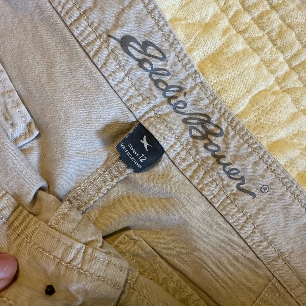 Eddie Bauer Women’s Tan Cargo Shorts size 12 - Picture 2 of 6